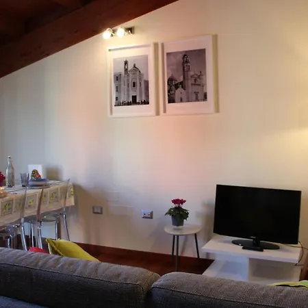 Il Rifugio Di Via Praga 콰르투 산텔레나